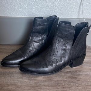 Myra black cowgirl boots size 7.5.